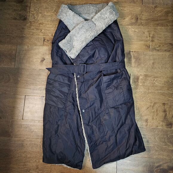 ZonLi 7.4 V Heated Wearable Blanket with Belt Black Outer Gray Sherpa Lined - Picture 2 of 13